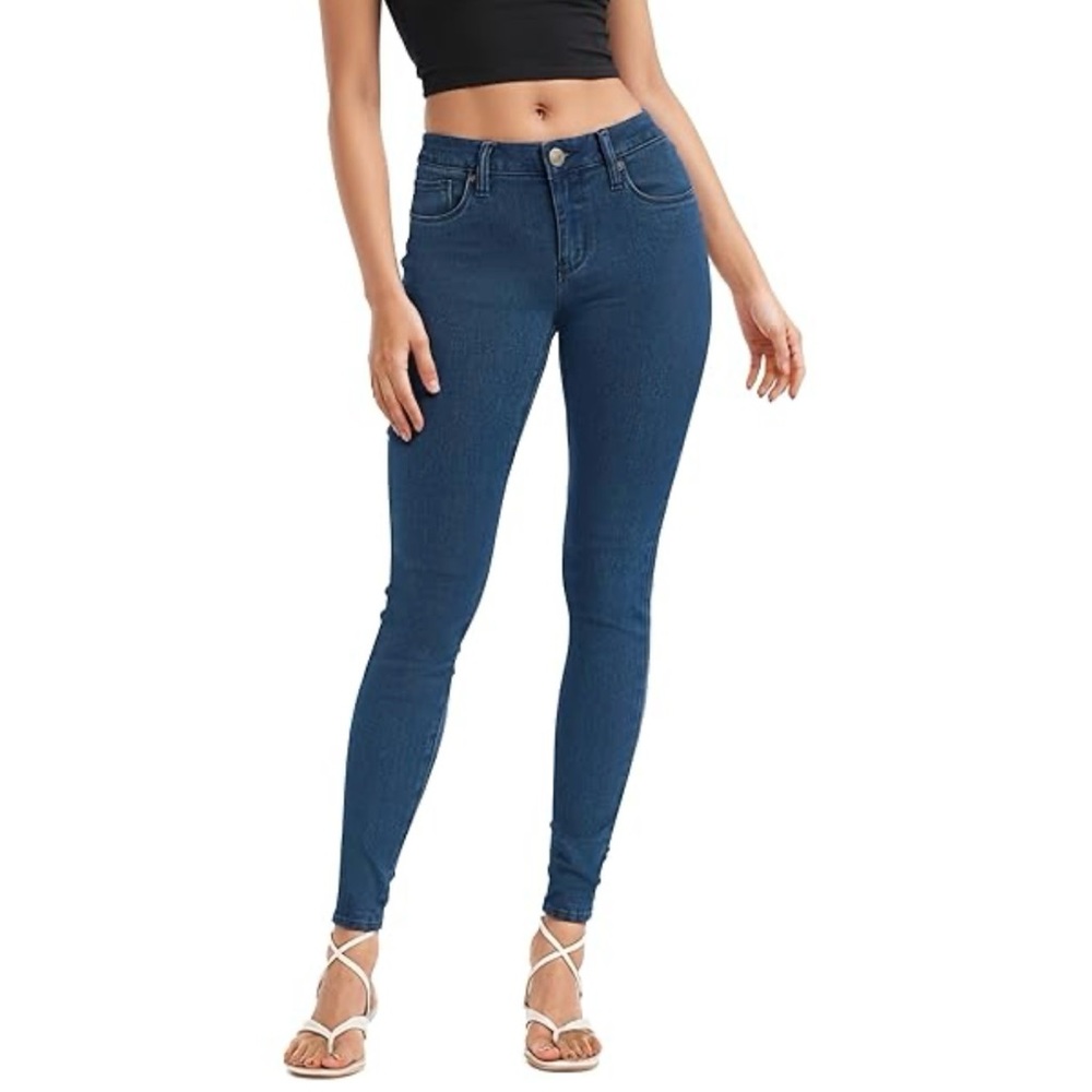 Ralph Lauren women’s size 10 P skinny jeans,‎ medium wash denim